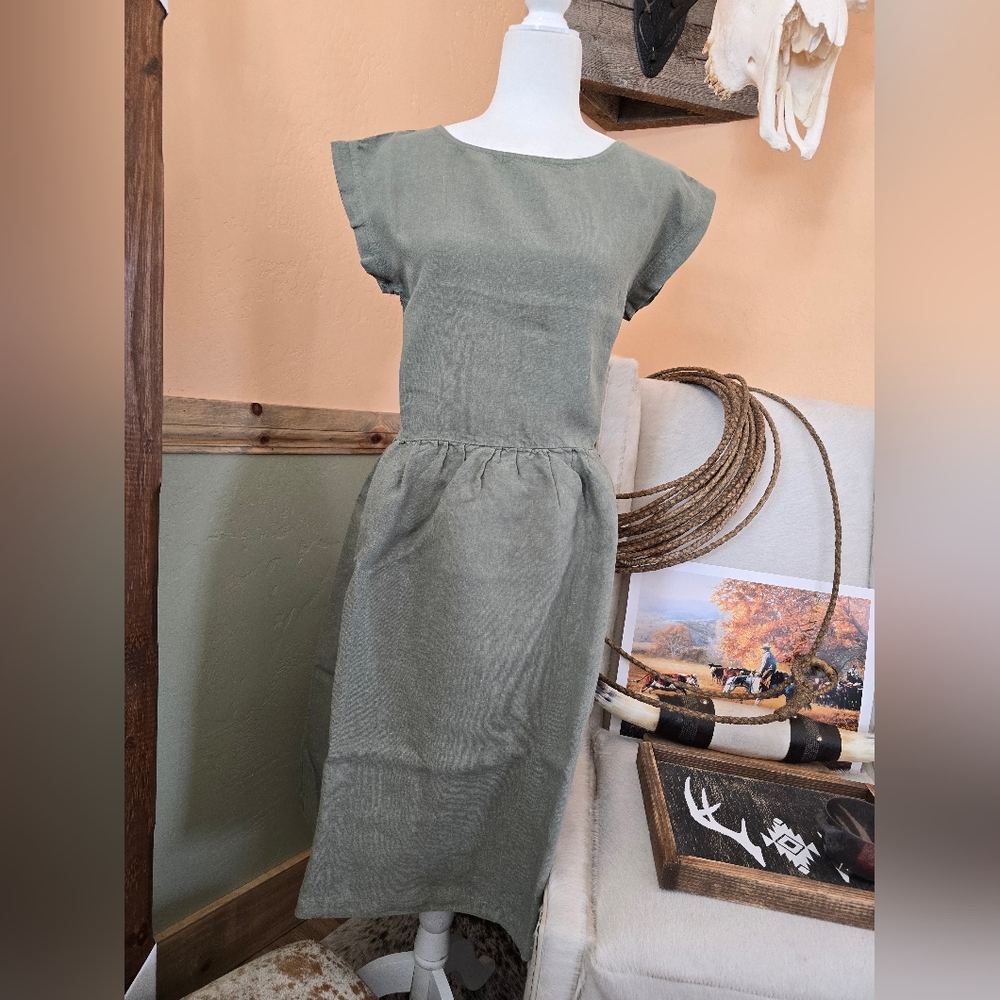 Menique Cecilia Smock Dress